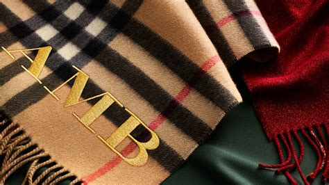 sciarpa burberry con iniziali|sciarpe burberry.